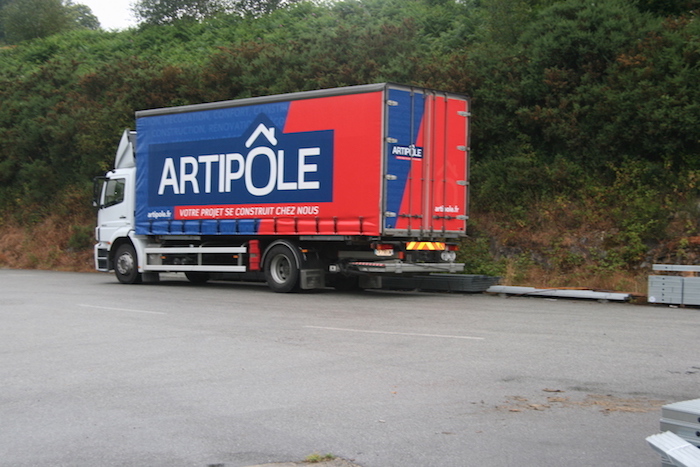 camion bâché pour artipole